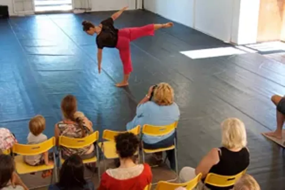 b6754c38_withaudiencedance.webp