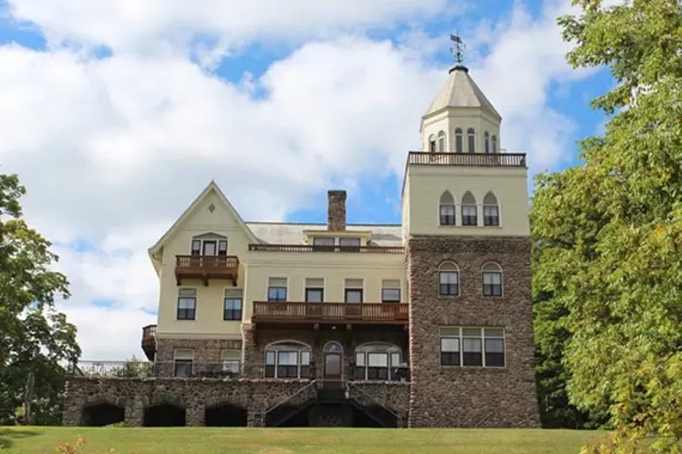 a6a9497c_castle_front_late_summer.webp