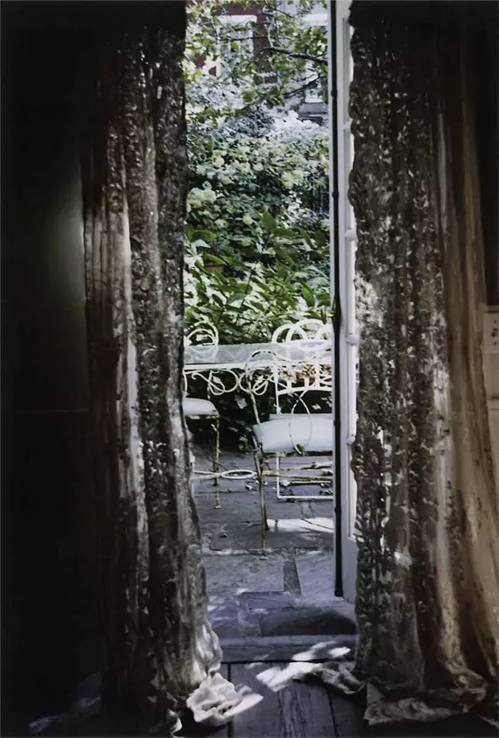 e1e8d134_untitled_-_joyce_goldstein_gallery_image-3.webp