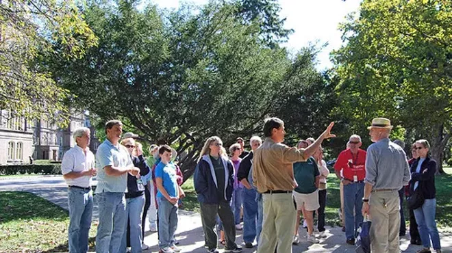 Image: Public Walking Tour Led by Assistant to the President and Professor of Chemistry Chris Smart