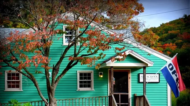 Image: Help BUY This Schoolhouse