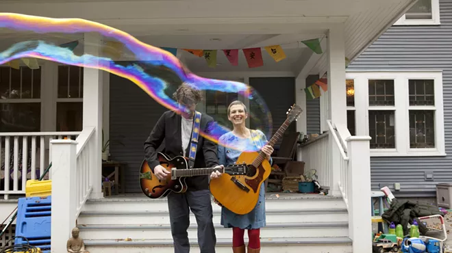 Image: The Weepies: Holiday Acoustic Duo Tour