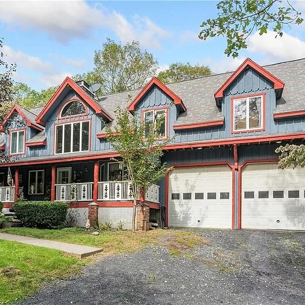 A C.1996 Cape Cod-style home in Glen Spey: $625K