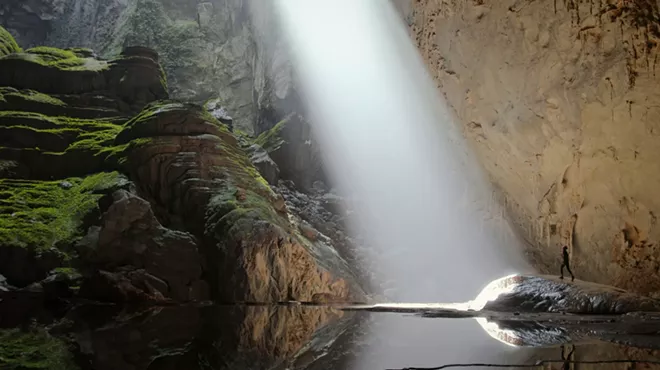 Image: A Crack in the Mountain