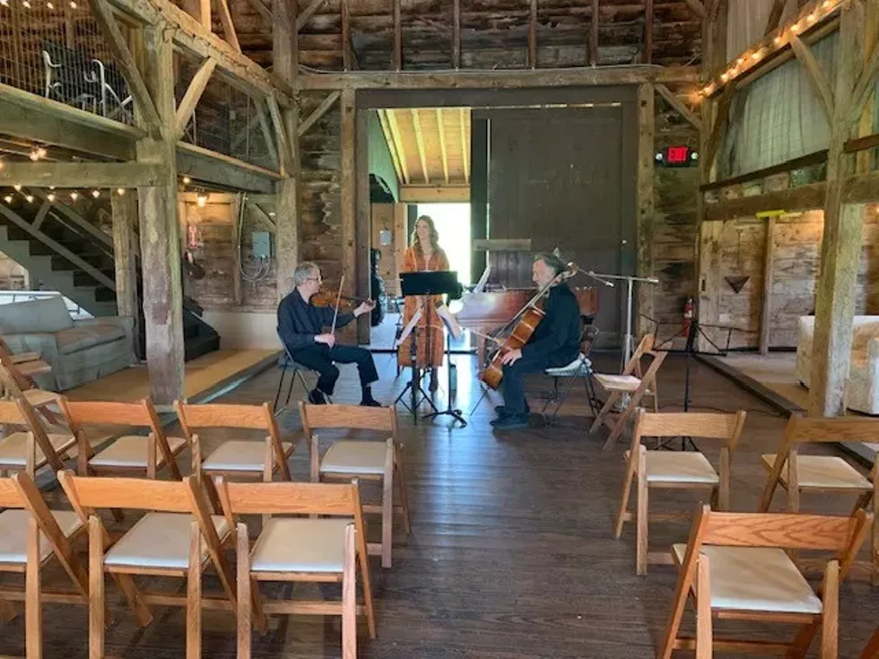 This rrelaxed venue offers seating indoors or on the lawn.