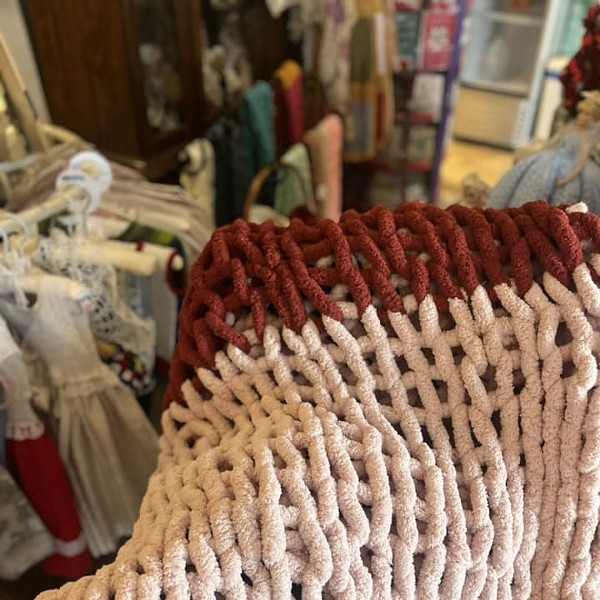 Crafting With The Maker: Chunky Yarn Blanket