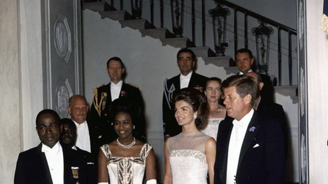 Image: DINNER WITH THE PRESIDENT, CONVERSATION FOLLOWED BY COMMUNAL DINNER