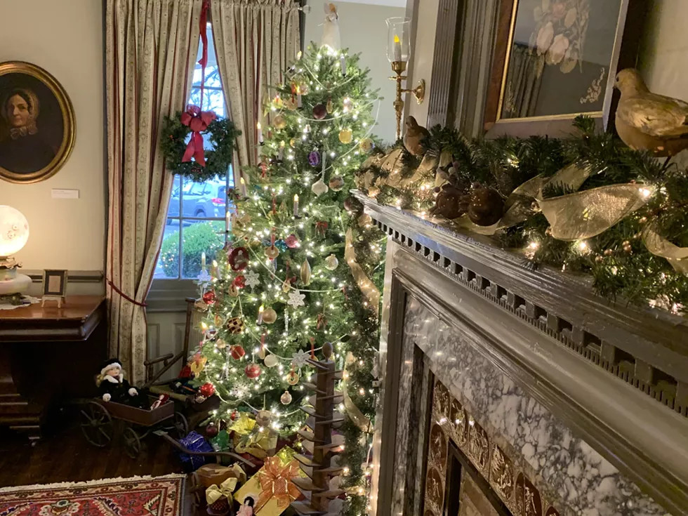 Decorated parlor of the Mesier Homestead