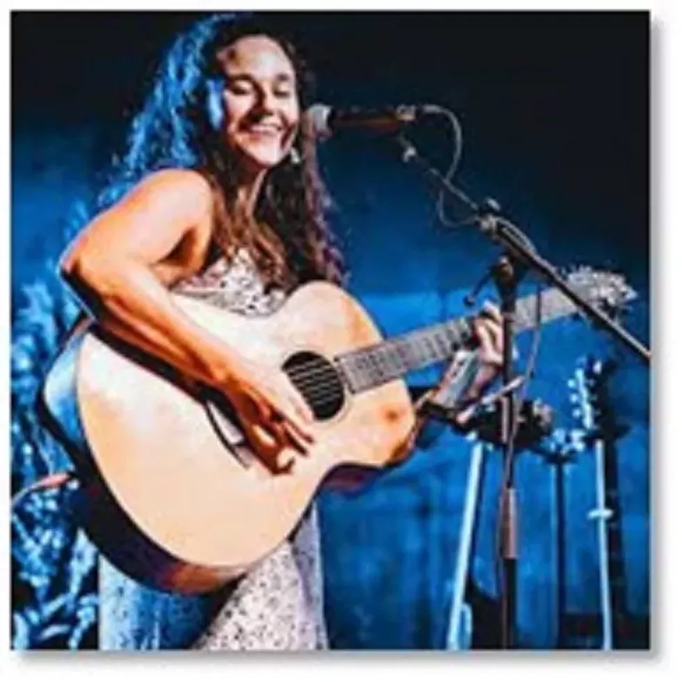 music-girl_blue.webp
