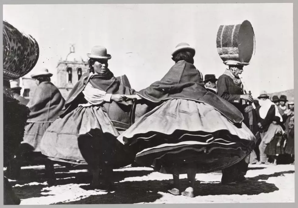 fiesta__22huayno_22_a_folk_dance_-_loc_pd-3.webp