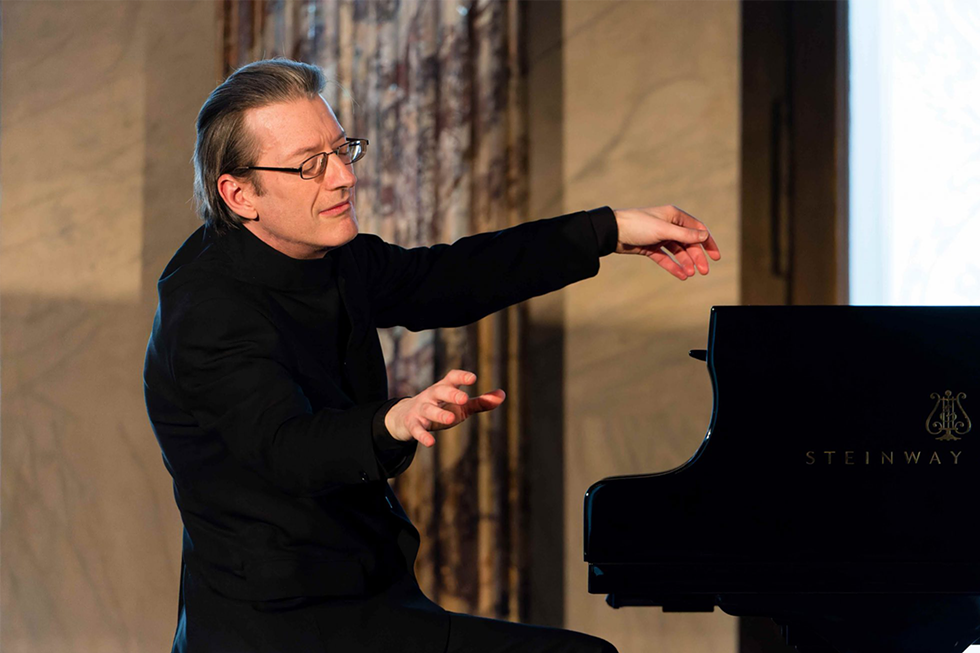 Llŷr Williams, piano