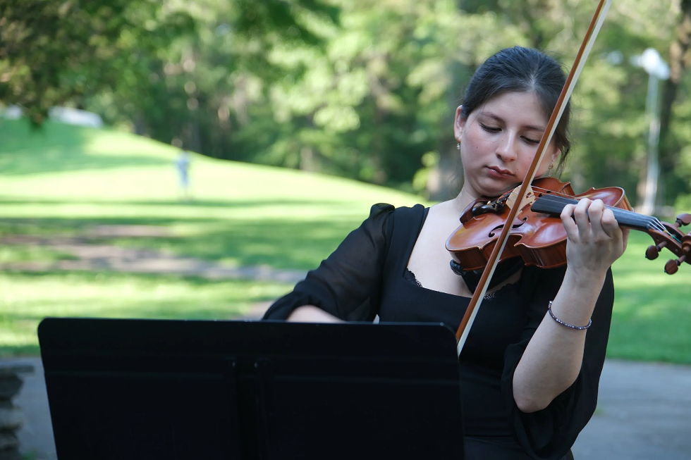 lyra_music_at_desmond-fish_public_library.png