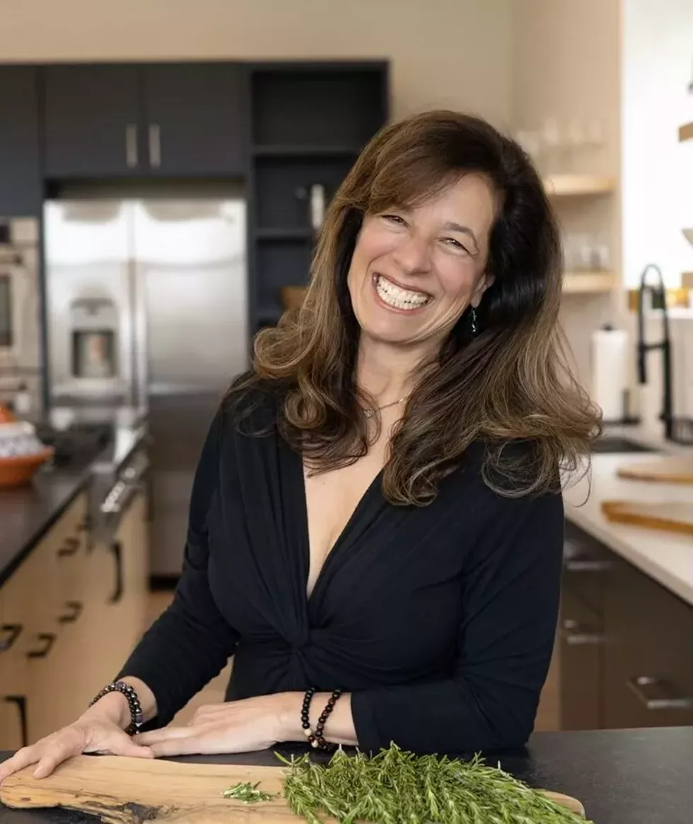hollykitchen_8973-2a-cropped-and-retouched-768x913.webp