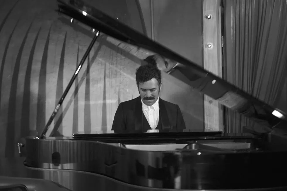 Paul Leschen will back karaoke singers on piano at the Oldster Variety show afterparty.