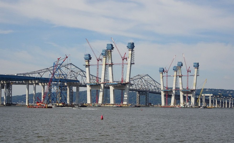 The new Mario Cuomo Bridge being built next to the decaying Tappan Zee in 2016.