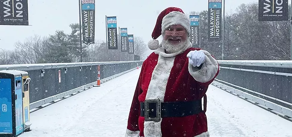 santaonwalkway_webnews.webp