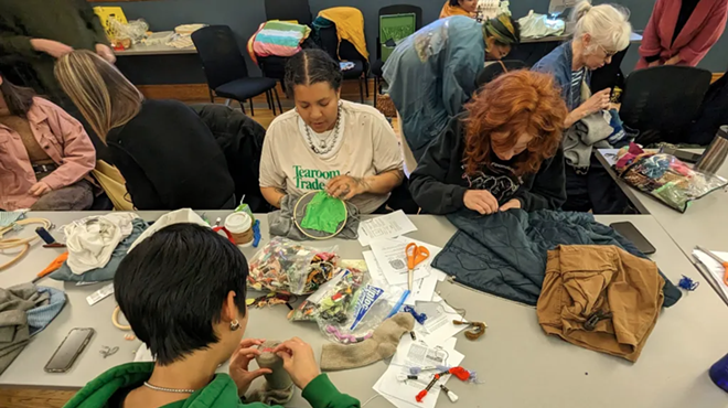 Image: The Fix-It Picnic at Hudson Area Library