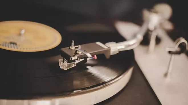 Image: Vinyl Caf&eacute; at Millbrook Vineyards & Winery