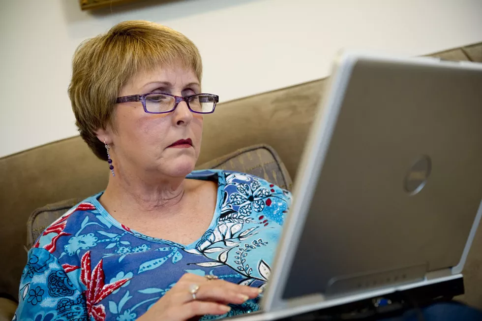 woman_on_the_computer.webp